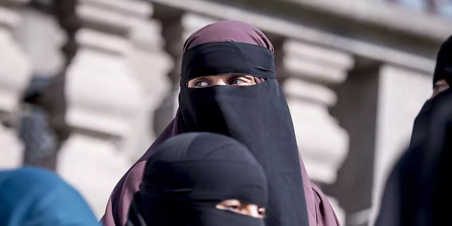 Der Nationalrat debattiert am Mittwoch über die Burka-Initiative. Diese verlangt, dass in der Schweiz im öffentlichen Raum das Gesicht nicht verhüllt werden darf. (Symbolbild)