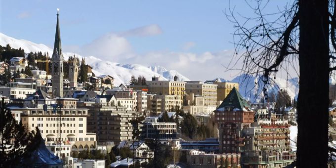 Blick auf die Bündner Gemeinde St. Moritz. st. moritz