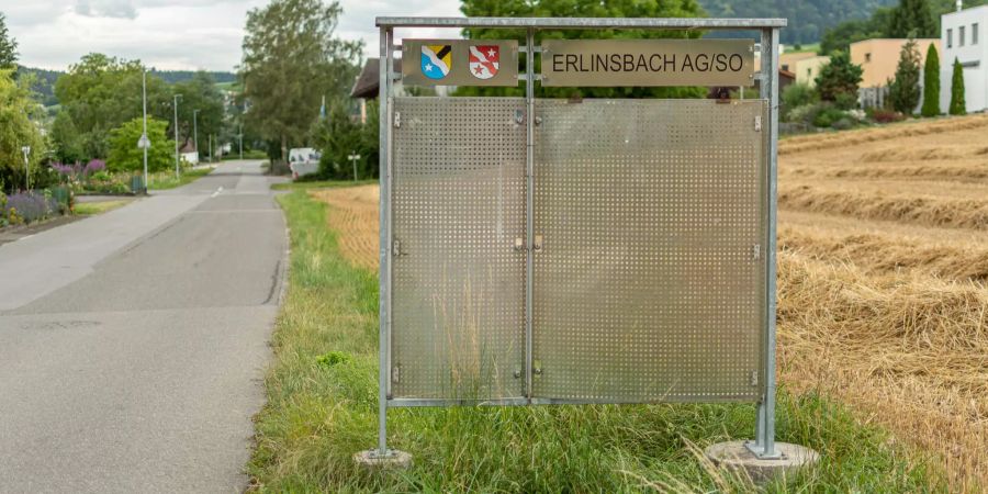 Das Ortsschild und Grenze von den Gemeinden Erlinsbach AG/ Erlinsbach SO.