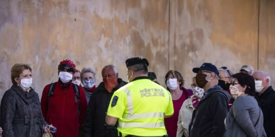 Warteschlange vor Test-Zentrum in Prag