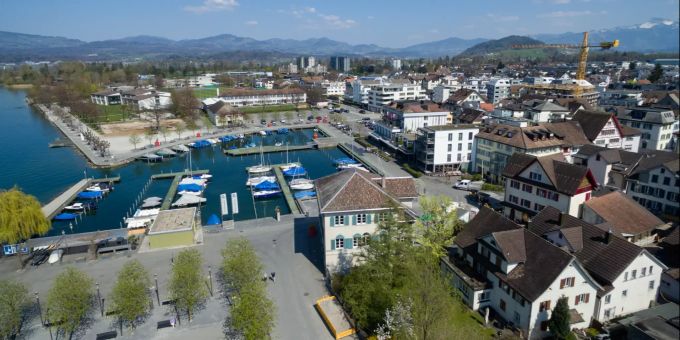Dorf & Hafen - Lachen Dorf & Hafen - Lachen