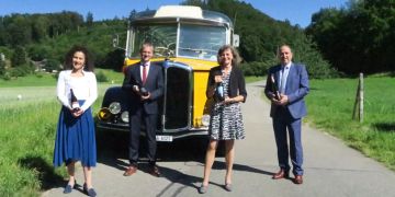 Die Jury auf ihrer Tour de Vin