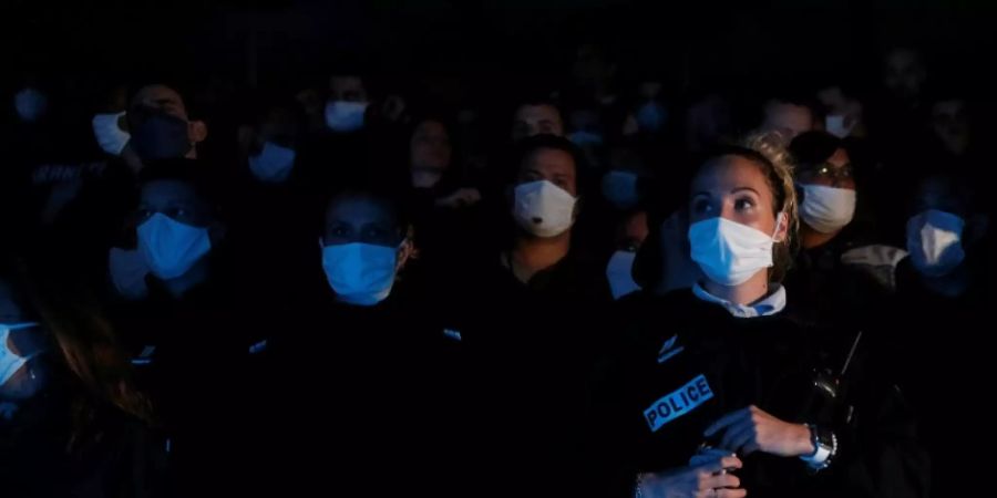 Polizei-Protest in La Défense bei Paris