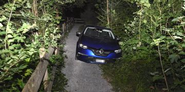 Fahrunfähig mit Auto Fussweg befahren