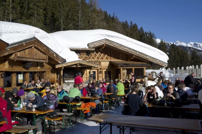 Ischgl ist für seinen Party-Tourismus bekannt. causa Ischgl