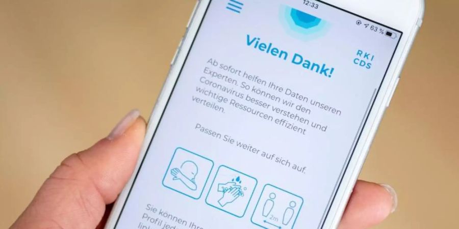 Eine App zur «Corona-Datenspende» an das Robert Koch-Institut. Foto: Matthias Balk/dpa