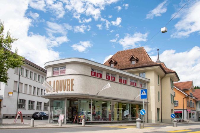 Estermann's Foto- und Bürobedarf im Louvre-Gebäude in Reinach.