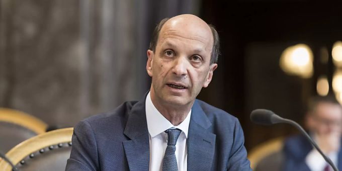 Der Walliser Mitte-Ständerat spricht sich gegen die Zertifikatspflicht aus. Beat Rieder