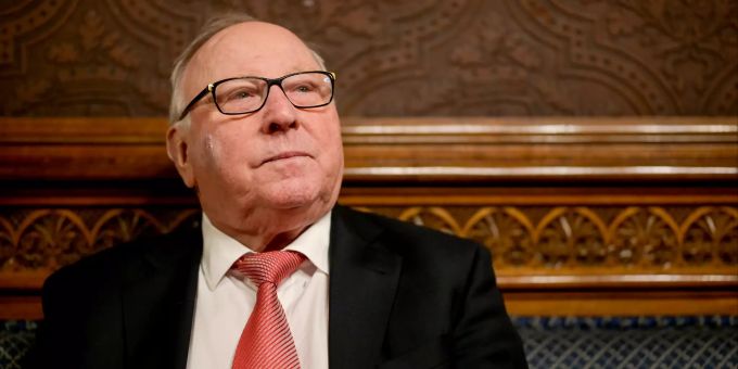 Fussball- und HSV Idol Uwe Seeler ist nach einem Sturz in seinem Haus bei Hamburg in ein Spital eingeliefert worden. Uwe Seeler HSV