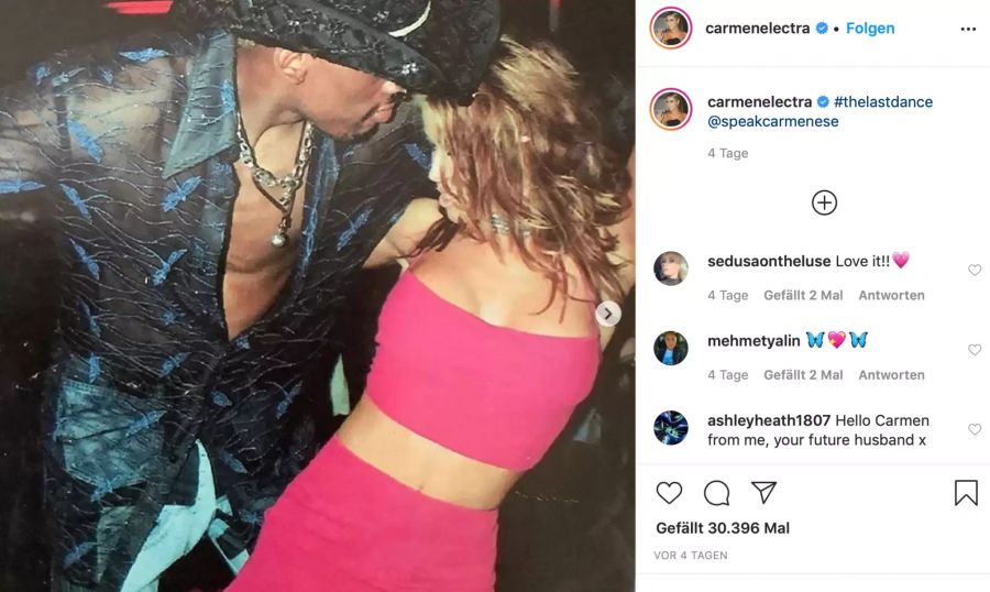 Dennis Rodman, damaliger Teamkollege von Michael Jordan, war mit der Schauspielerin Carmen Electra liiert.