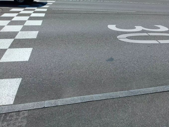 Der Beginn der 30-Zone beim Stuckikreisel in Steffisburg. Aareleist Steffisburg