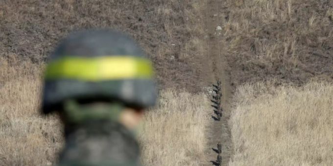 Soldaten in der entmilitarisierten Zone zwischen Nord- und Südkorea Soldaten in der entmilitarisierten Zone zwischen Nord- und Südkorea