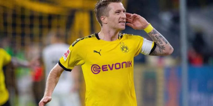 Dortmunds Kapitän Marco Reus bejubelt den Siegtreffer zum 1:0 gegen Gladbach. bvb