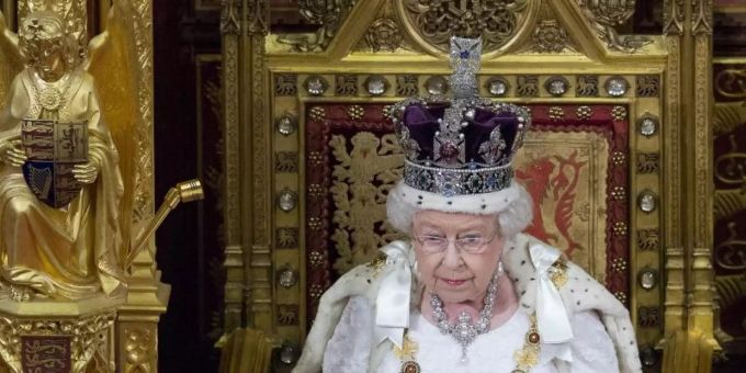 Königin Elizabeth II. hält ihre traditionelle Thronrede vor dem britischen Parlament. Foto: Str/epa/dpa queen