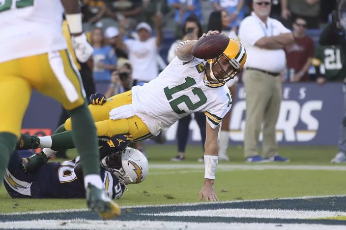 Green Bay mit Quarterback Aaron Rodgers tauchen gegen die Chargers. NFL