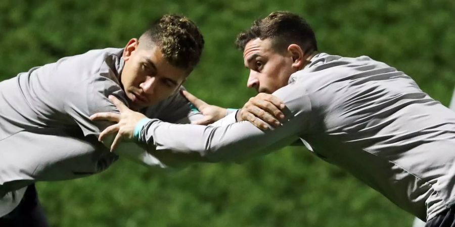 Roberto Firmino (l.) und Xherdan Shaqiri beim Training vor dem Spiel des FC Liverpool gegen CF Monterrey.