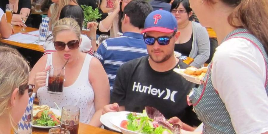 Sydney's Lowenbräu Bier Cafe: Dort arbeiten hauptsächlich deutsche und österreichische Rucksackreisende. Foto: Sid Astbury/dpa/Illustration