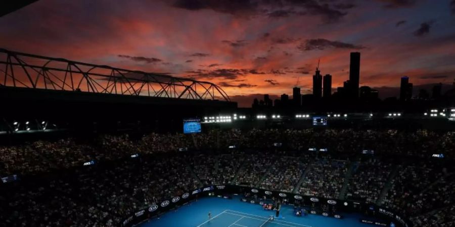 Austragungsort der Australian Open: Rod Laver Arena. Foto: Kin Cheung/AP/dpa