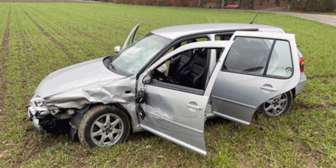 Aargau: In Wohlen prallt ein Neulenker in ein parkiertes Auto. (Symbolbild) aargau