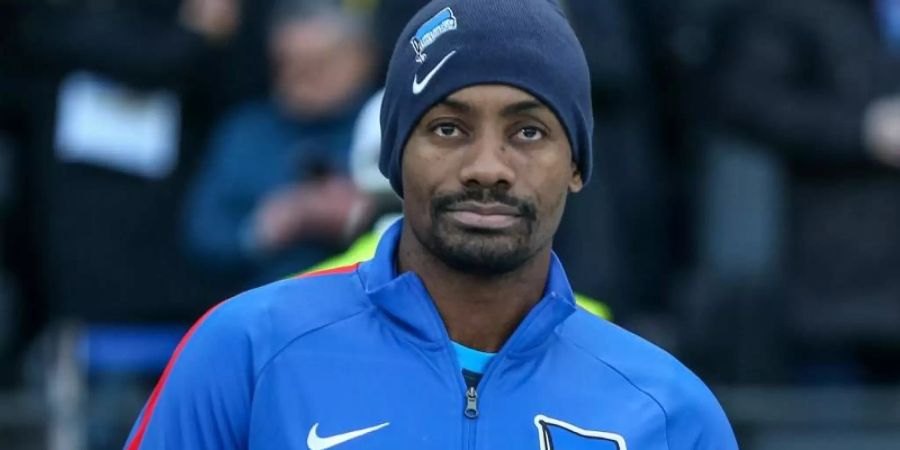 Salomon Kalou ist derzeit mit seiner Situation bei Hertha BSC nicht glücklich. Foto: Andreas Gora/dpa