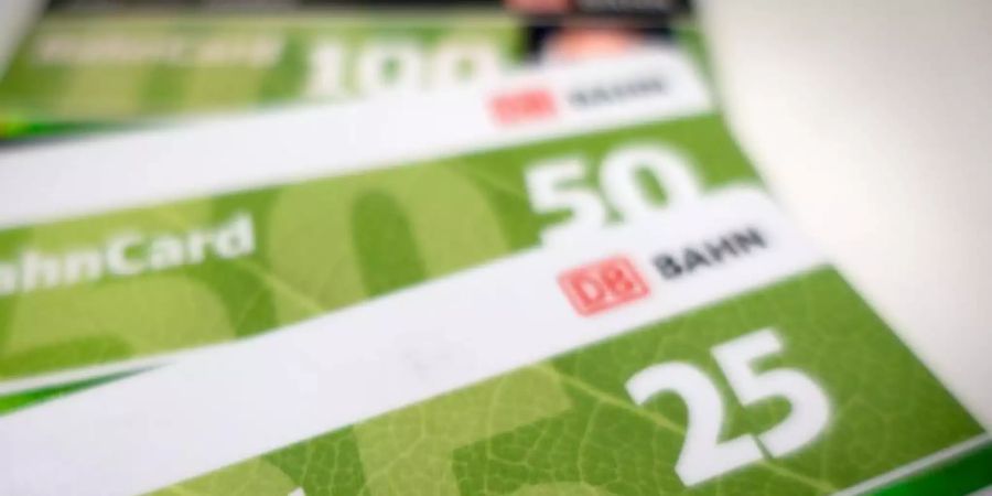 Rund fünf Millionen Fahrgäste besitzen eine Bahncard 50 oder 25. Foto: Kay Nietfeld/dpa
