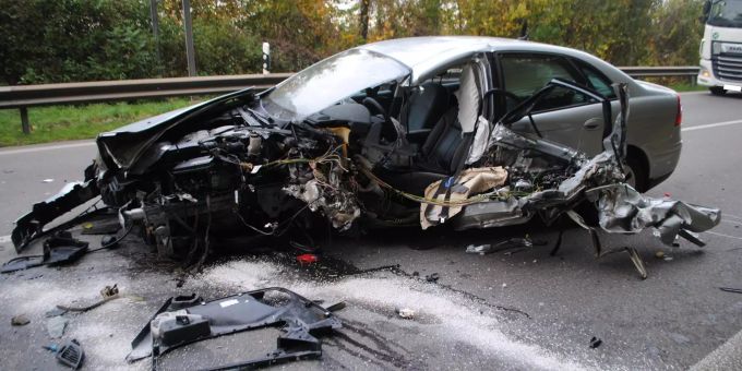 Frontalkollision auf der Autostrasse J15 Frontalkollision