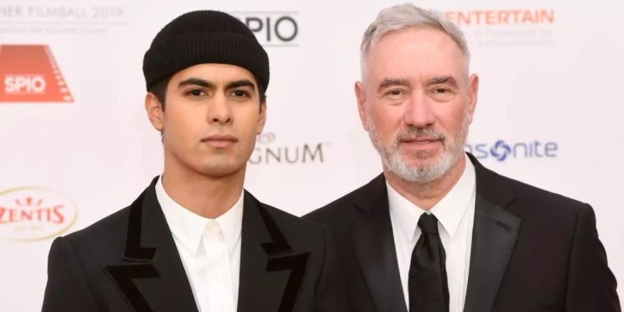 Roland Emmerich und Omar De Soto sind seit zwei Jahren miteinander verheiratet. Foto: Tobias Hase/dpa