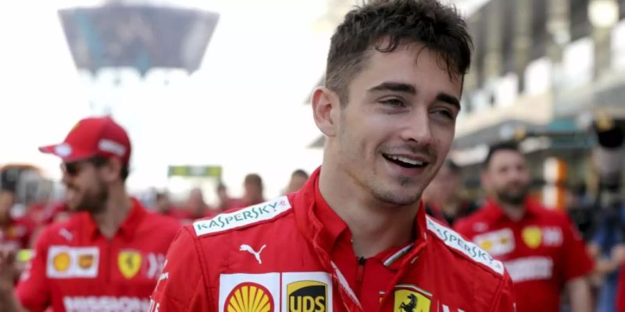 Charles Leclerc bleibt bis 2024 bei Ferrari. Foto: Luca Bruno/AP/dpa