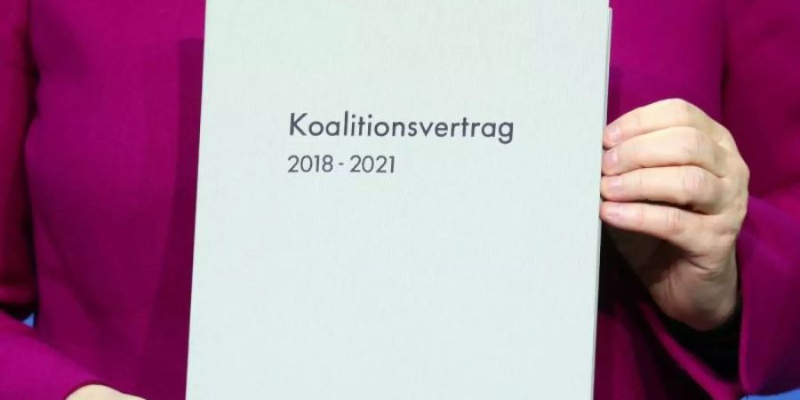 Die grosse Koalition war Anfang 2018 nur unter Mühen zustande gekommen, nachdem die Jamaika-Verhandlungen von CDU/CSU, FDP und Grünen gescheitert waren. Foto: Michael Kappeler/dpa