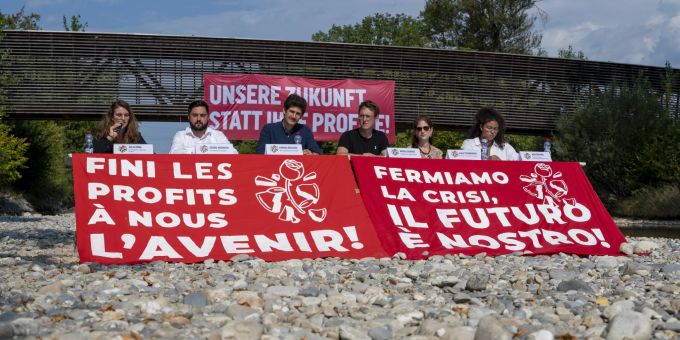 Im ausgetrockneten Emme-Bett stellte die Juso ihre Volksinitiative vor. Volksinitiative