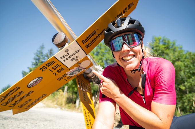 Monika Sattler beim Erreichen des Chilchzimmersattel Monika Sattler freut sich