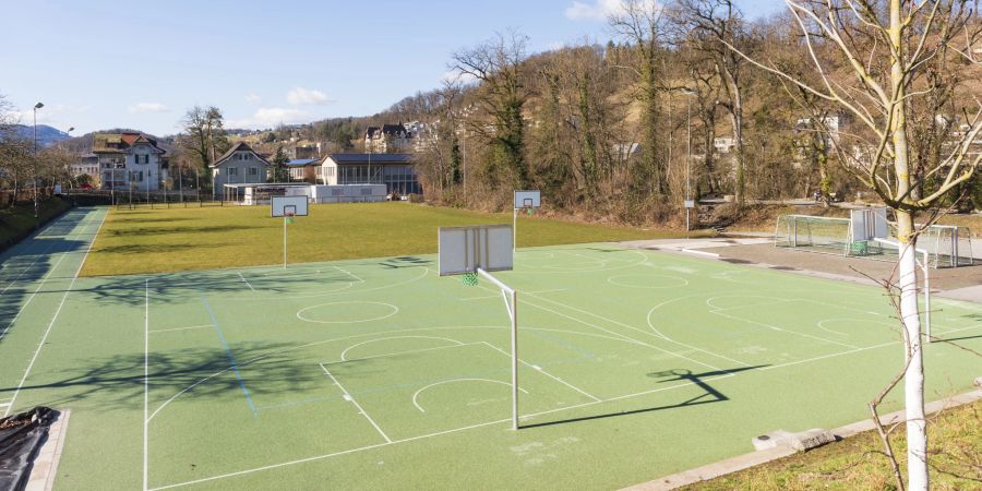 Die Sportanlage und die Primarschule Stapfer an der Museumsstrasse in Brugg.
