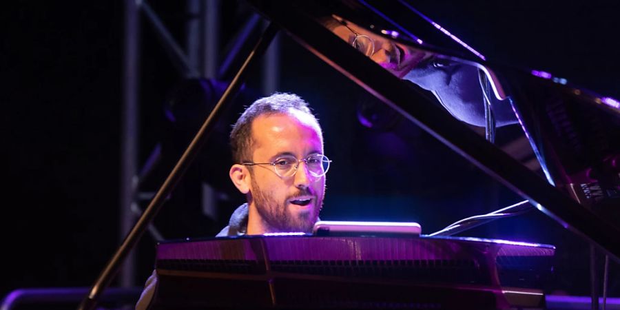 ARCHIV - Star-Pianist Igor Levit bei einem Konzert. Foto: Jens Büttner/dpa-Zentralbild/dpa