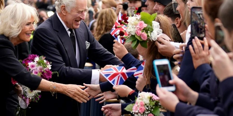 Charles und Camilla in Belfast