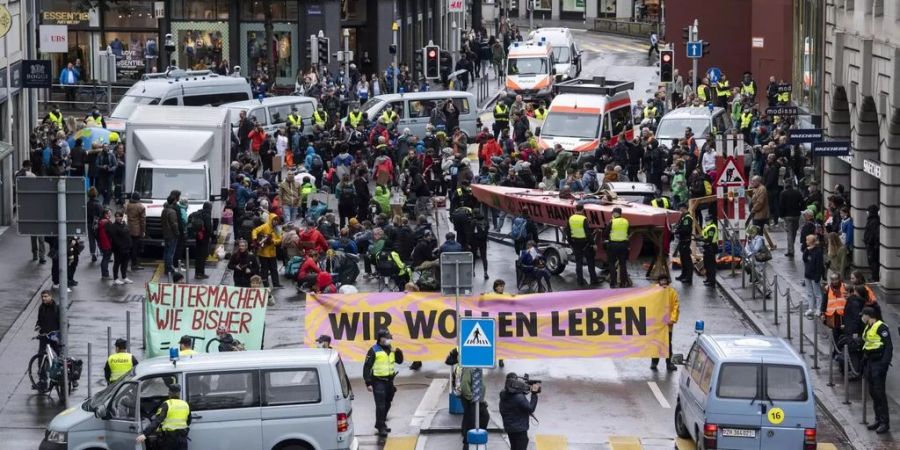 Die «Tyre Extinguishers» sollen eine Splittergruppe der Bewegung «Extinction Rebellion» sein, die in der Schweiz schon einige Aktionen durchgeführt hat. (Archiv)