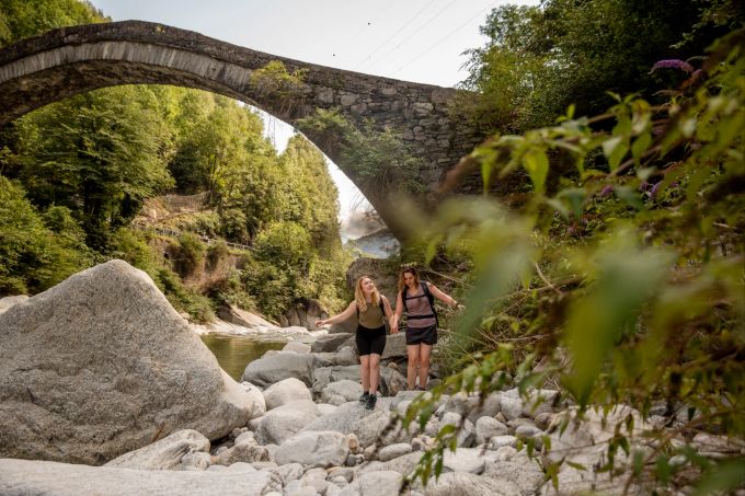 Das Adjektiv «Nuovo» trägt die Brücke nun schon seit über 300 Jahren. Da ihre Vorgängerin aus der Zeit des Römerkaisers Augustus stammte, ist das aber nicht unberechtigt. Herbstwanderungen