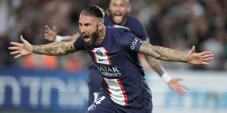 Sergio Ramos bejubelt einen Treffer im PSG-Trikot.