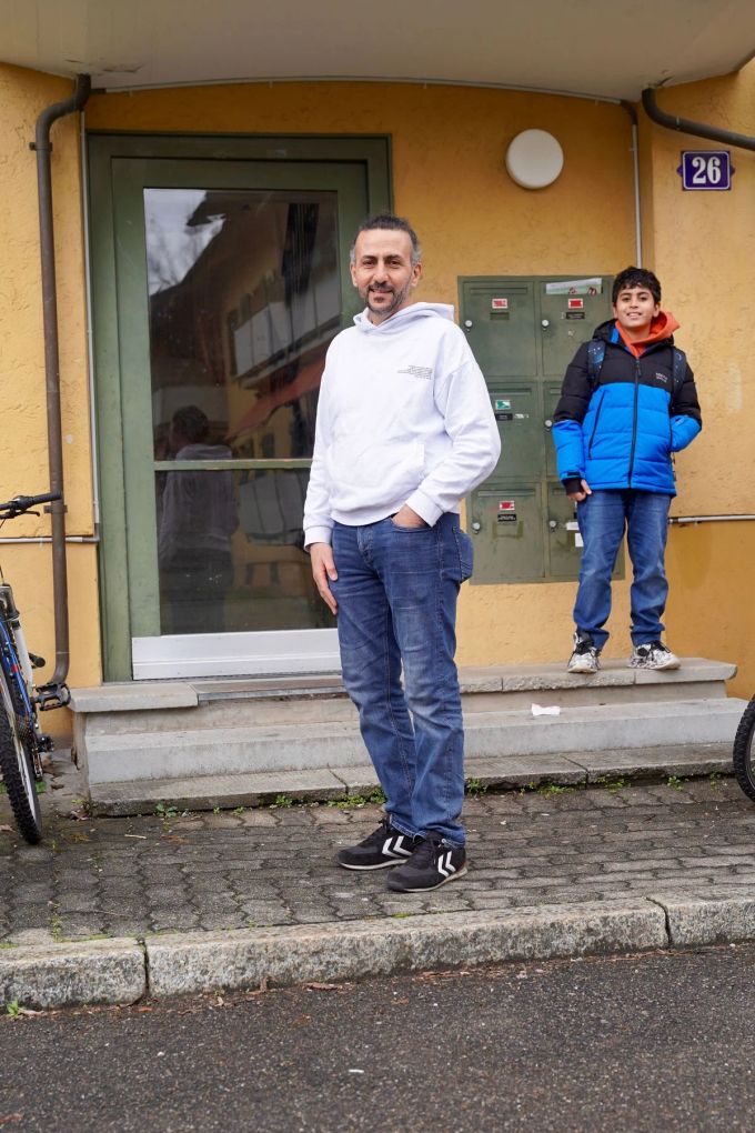 Die Wohnungssuche gestaltet sich für Ahmed und seine zwei Kinder schwer. tsri ch
