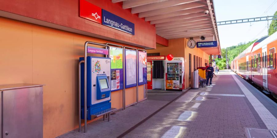 Der Bahnhof Langnau-Gattikon.