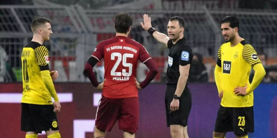 Schiedsrichter Felix Zwayer wird vorerst keine Spiele von Borussia Dortmunds leiten. Foto: Bernd Thissen/dpa