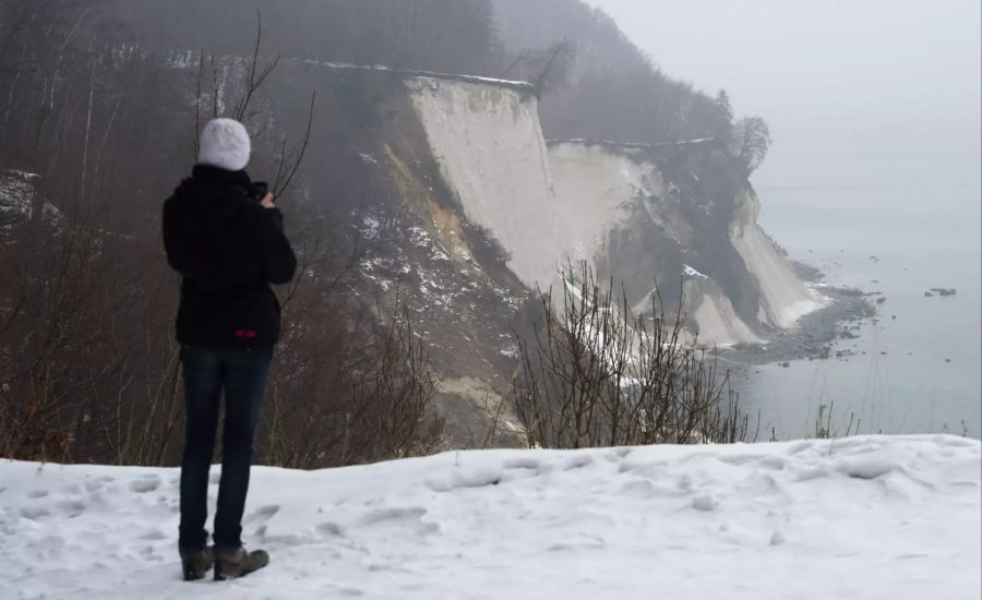 Frau Winter Felsen Meer