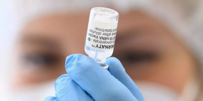 Für die Studie wird der Impfstoff von Pfizer/Biontech verwendet. Foto: Robert Michael/dpa/Symbolbild Für die Studie wird der Impfstoff von Pfizer/Biontech verwendet. Foto: Robert Michael/dpa/Symbolbild