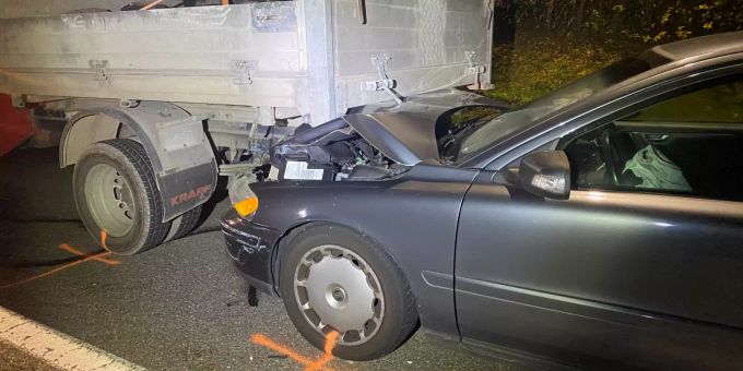 Es entstand grosser Sachschaden. Unfall