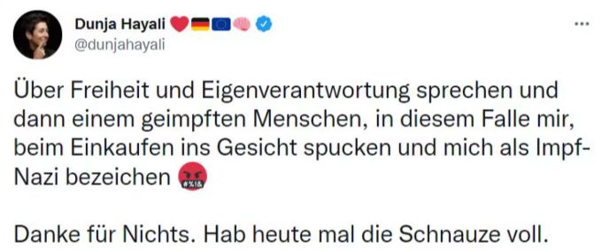 Dunja Hayali zeigt sich auf Twitter fassungslos: Ein Impf-Gegner hatte ihr beim Einkaufen ins Gesicht gespuckt und sie als «Impf-Nazi» bezeichnet. Dunja Hayali Impfen Coronavirus