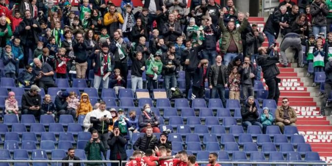 Mit 1000 Freikarten für das Heimspiel gegen Dresden wollen Hannover 96 und die Region Hannover einen weiteren Impfanreiz schaffen. Foto: Axel Heimken/dpa Mit 1000 Freikarten für das Heimspiel gegen Dresden wollen Hannover 96 und die Region Hannover einen weiteren Impfanreiz schaffen. Foto: Axel Heimken/dpa