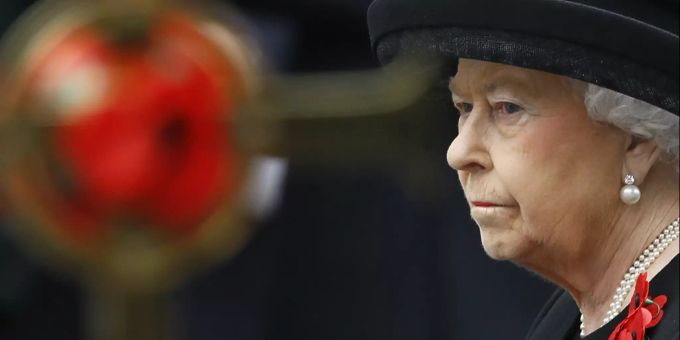 Die Queen verliert ihre enge Mitarbeiterin und Freundin. queen elizabeth
