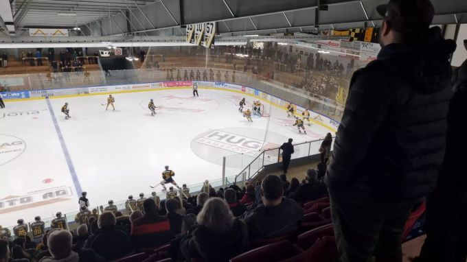 357 Fans sehen einen letztlich deutlichen Heimsieg. ehcw