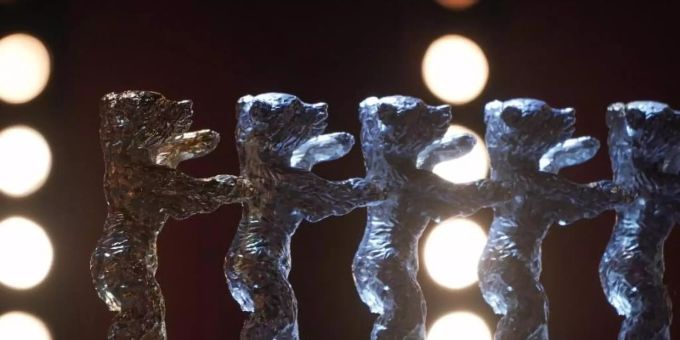 Fester Bestandteil jeder Berlinale: die Verleihung der Bären für herausragende filmische Leistungen. Foto: Michael Kappeler/dpa Fester Bestandteil jeder Berlinale: die Verleihung der Bären für herausragende filmische Leistungen. Foto: Michael Kappeler/dpa