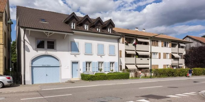 Die Galerie Bürgerschüre an der Hauptstrasse 42 in Aesch (BL). Die Galerie Bürgerschüre an der Hauptstrasse 42 in Aesch (BL).