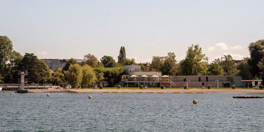 Strandbad im Sommer.